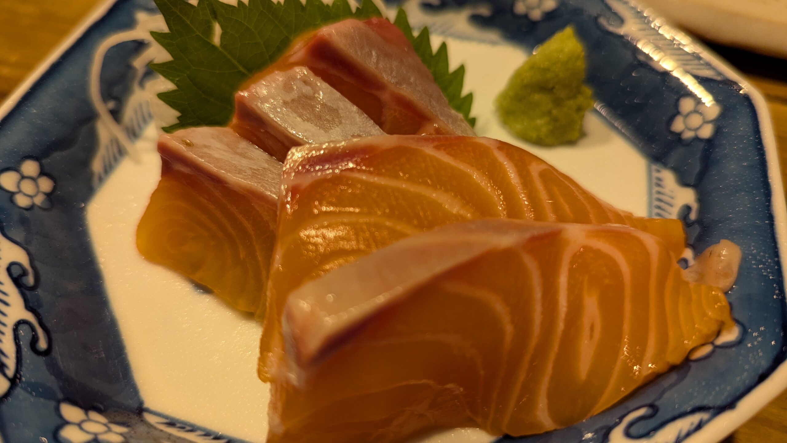 サーモンとはまちの刺身