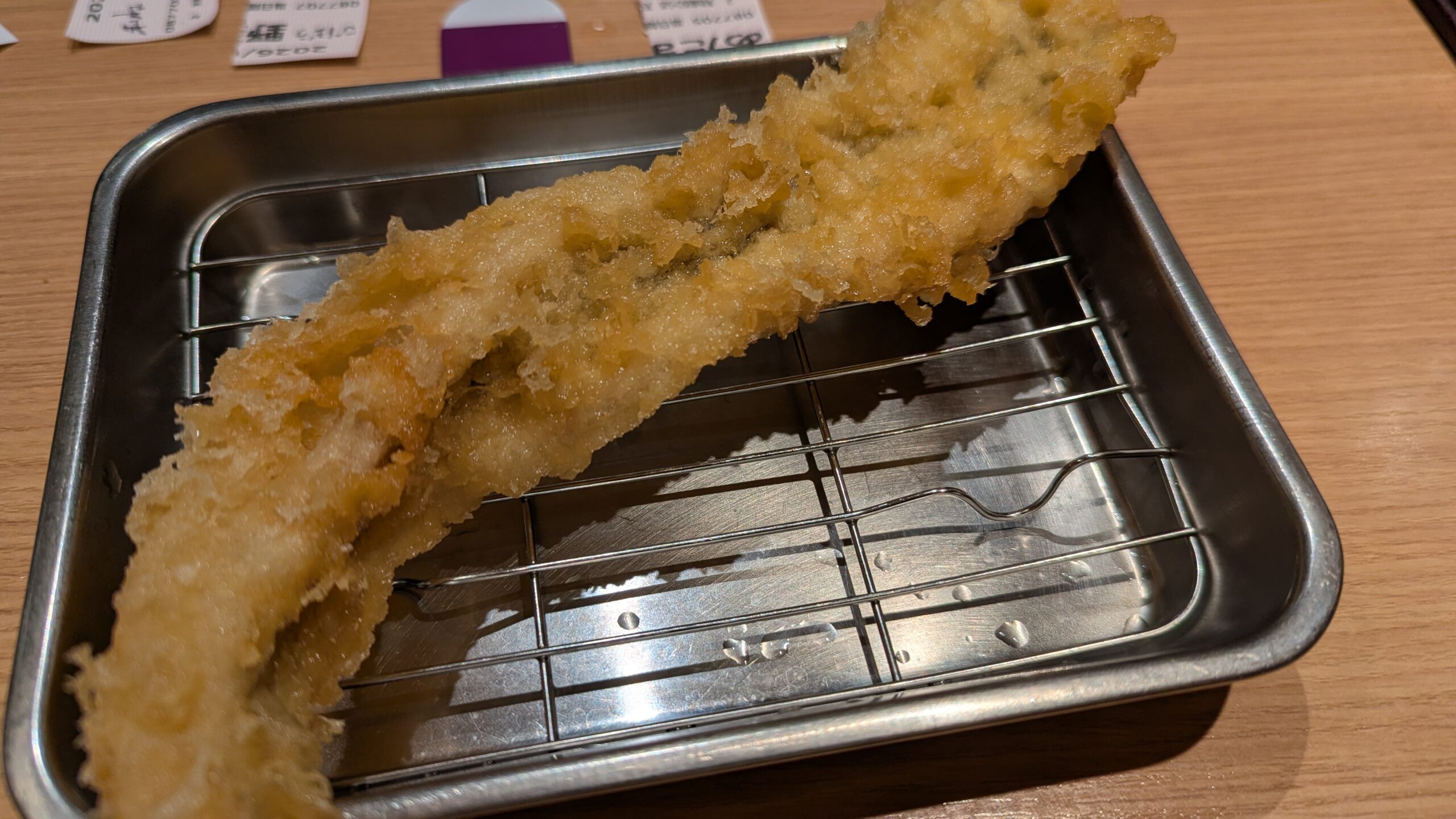 天麩羅処ひらおで追加した穴子の天ぷら