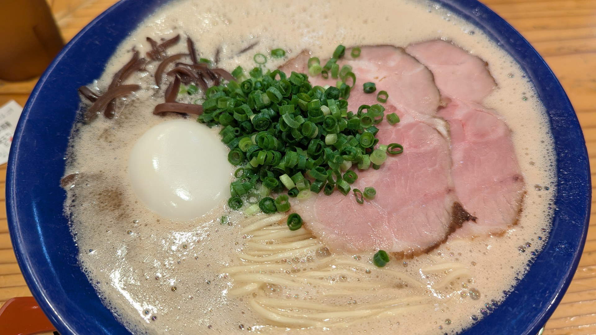 博多一幸舎 総本店の豚骨ラーメン