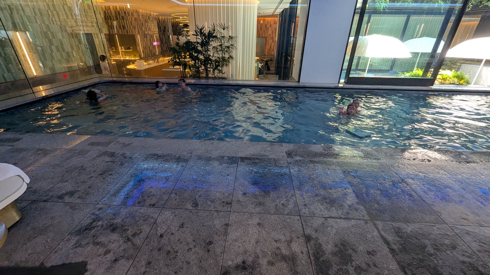 W大阪の屋内プール