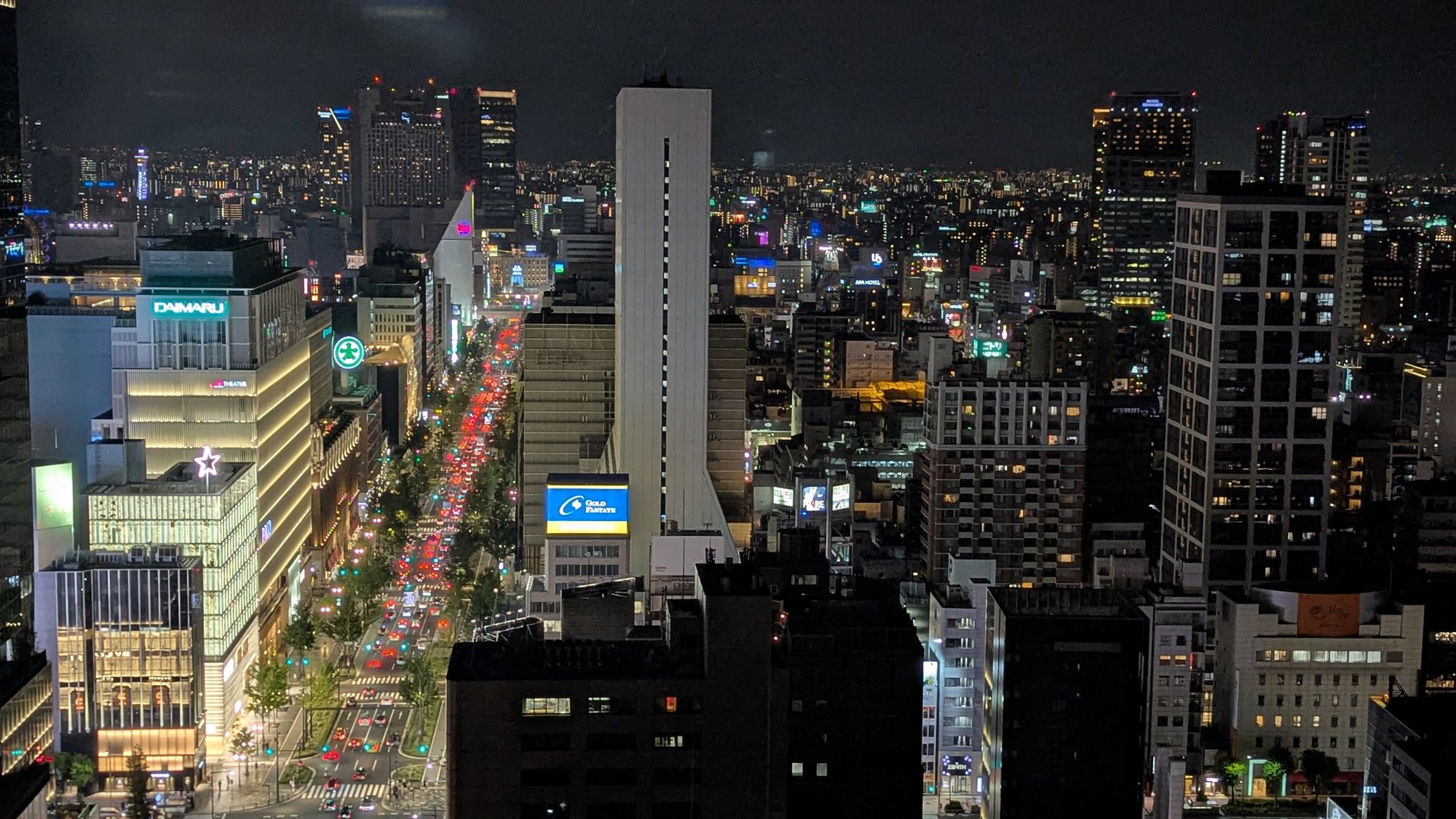W大阪の高層階客室から眺める大阪の夜景