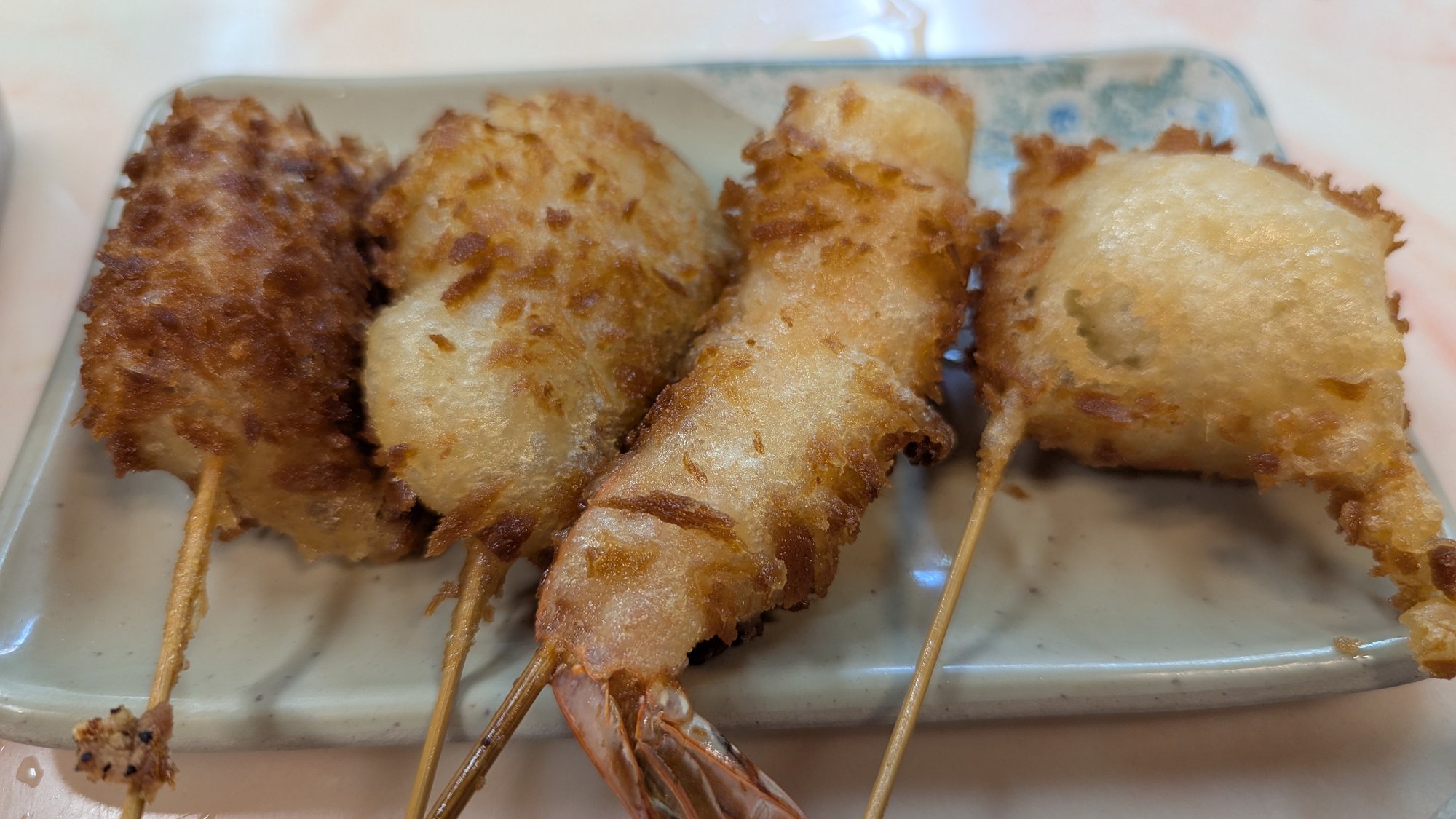 ヨネヤ 南店で食べた揚げたての串カツ