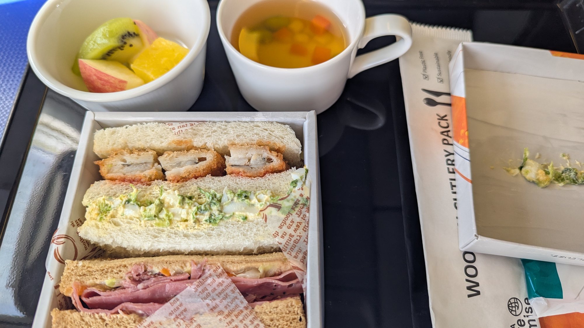 ANAファーストクラスのサンドイッチ機内食