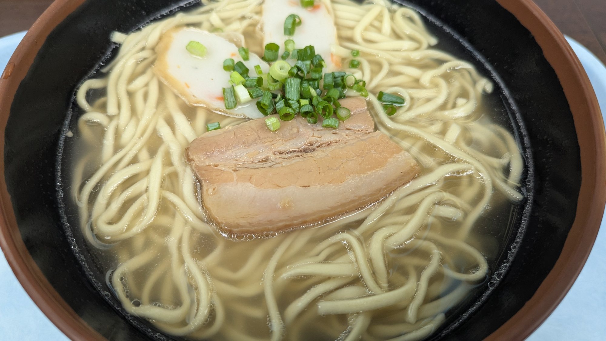 那覇空港の空港食堂で食べた沖縄そば