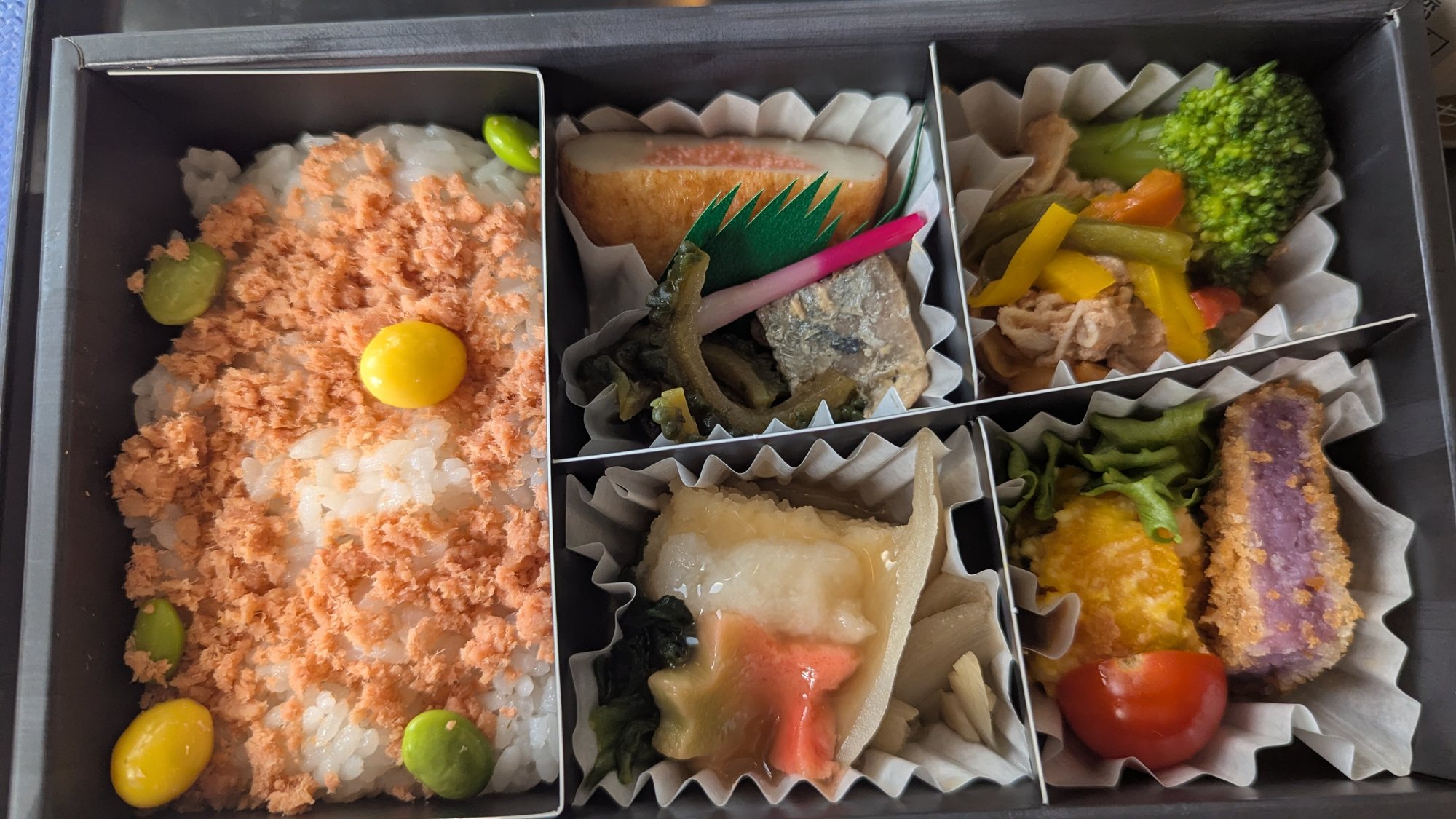 ANAファーストクラスの那覇発の機内食