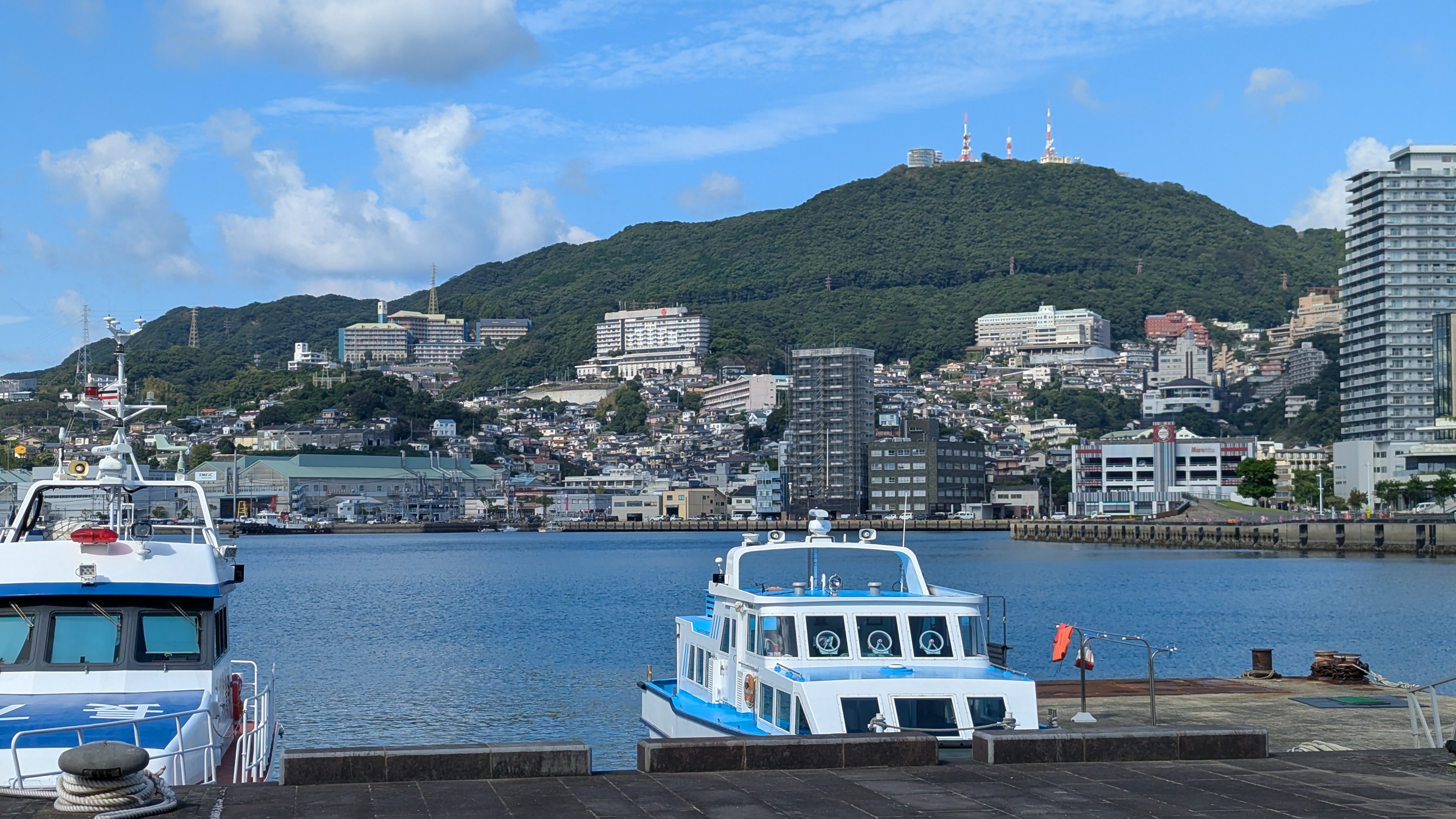 長崎港と稲佐山の景色