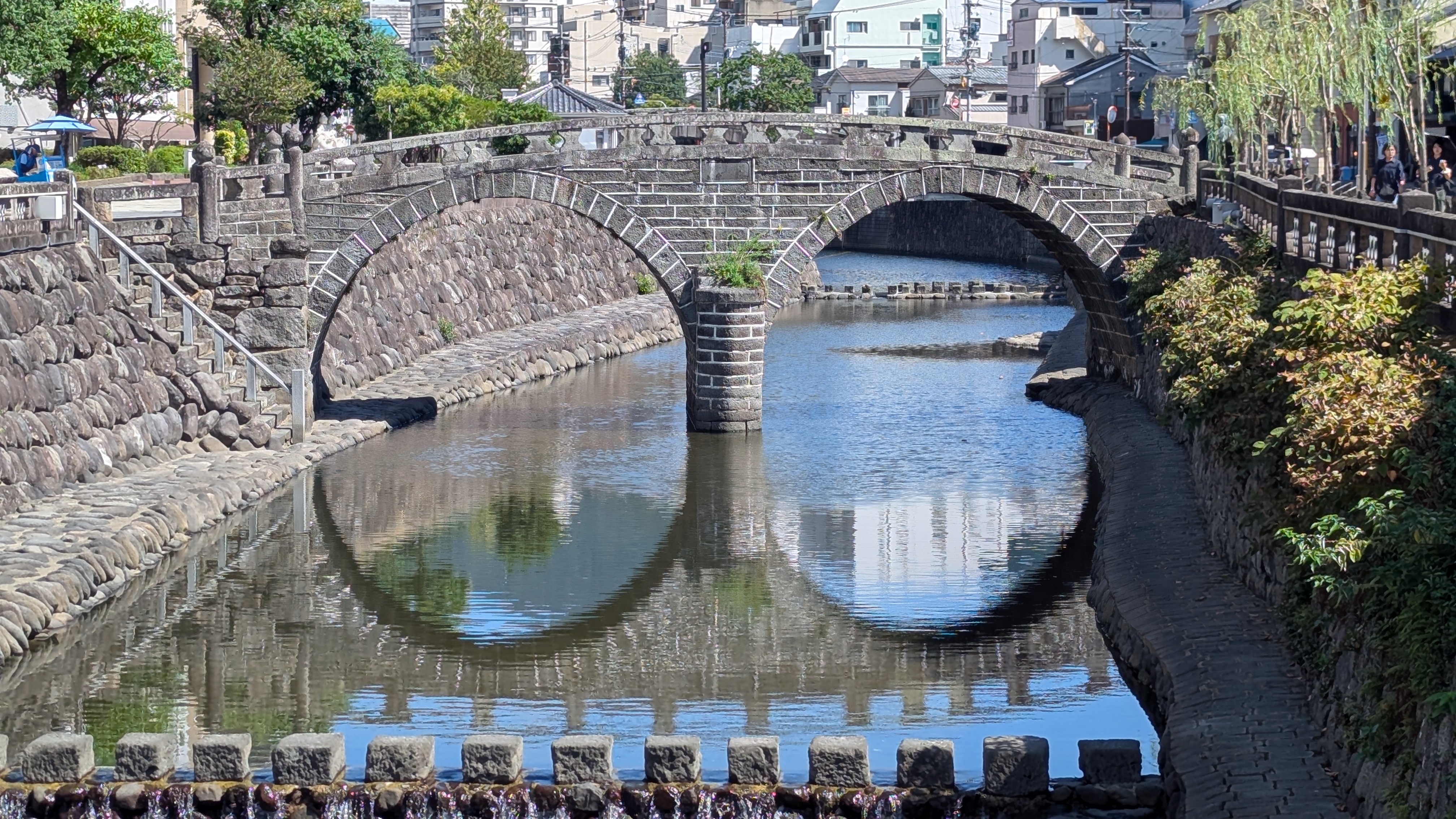 水面に二つの円を描く長崎の眼鏡橋